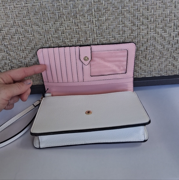 Victoria's Secret White Wristlet Clutch - Picture 4 of 9